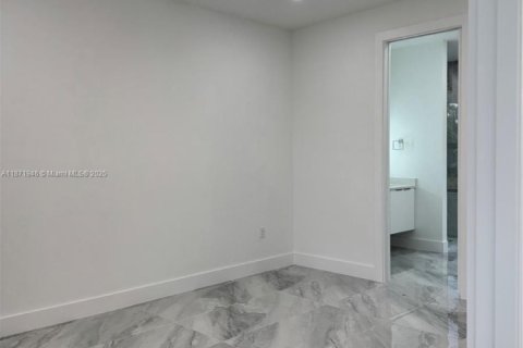 Снять в аренду виллу или дом в Лихай-Эйкерс, Флорида 3 спальни, 127.37м2, № 1949517 - фото 9