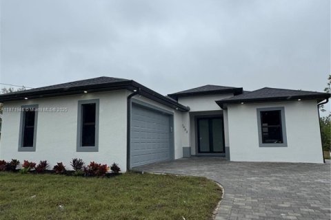 Снять в аренду виллу или дом в Лихай-Эйкерс, Флорида 3 спальни, 127.37м2, № 1949517 - фото 1