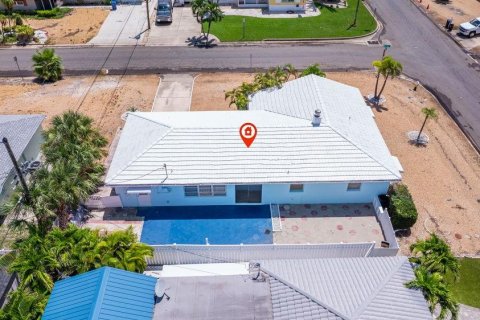 House in Saint Pete Beach, Florida 2 bedrooms, 124.4 sq.m. № 1885297 - photo 4