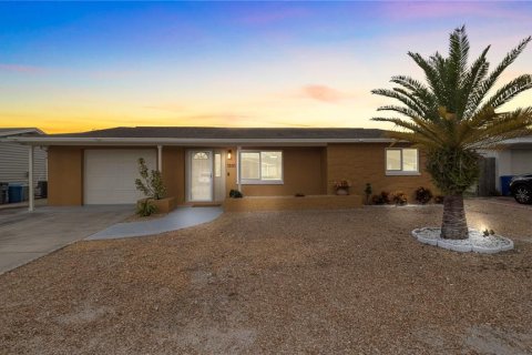 Casa en venta en Holiday, Florida, 3 dormitorios, 100.24 m2 № 1902832 - foto 1