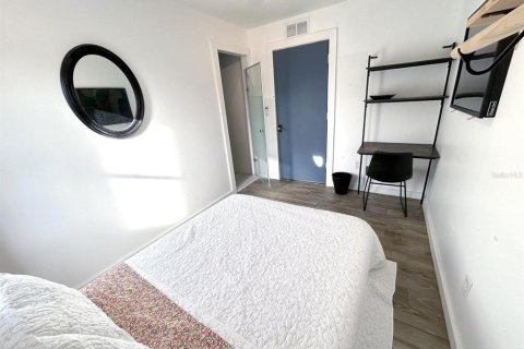 Propiedad comercial en venta en Saint Petersburg, Florida, 20 dormitorios, 234.11 m2 № 2299717 - foto 18