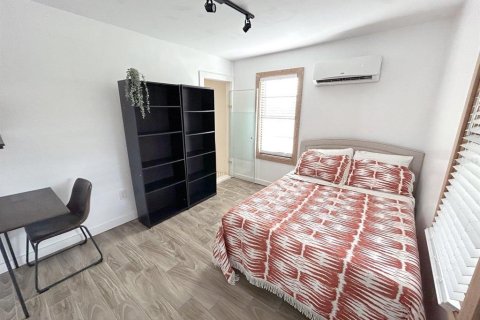 Propiedad comercial en venta en Saint Petersburg, Florida, 20 dormitorios, 234.11 m2 № 2299717 - foto 19