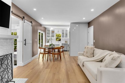 Купить виллу или дом в Майами, Флорида 2 спальни, 148.46м2, № 2032348 - фото 8