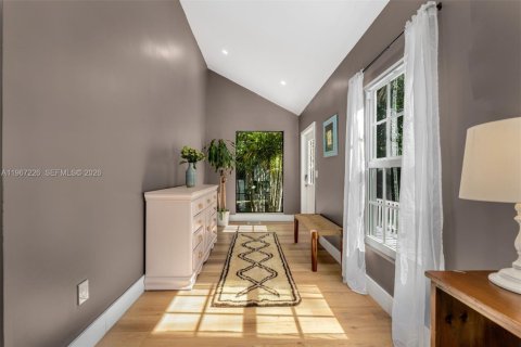 Купить виллу или дом в Майами, Флорида 2 спальни, 148.46м2, № 2032348 - фото 4