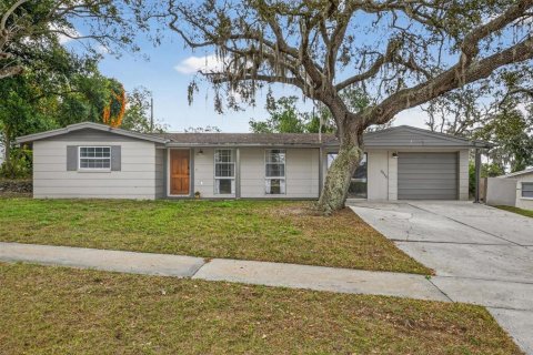 House in Holiday, Florida 3 bedrooms, 132.11 sq.m. № 2396230 - photo 4