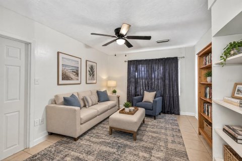 House in Holiday, Florida 3 bedrooms, 132.11 sq.m. № 2396230 - photo 7
