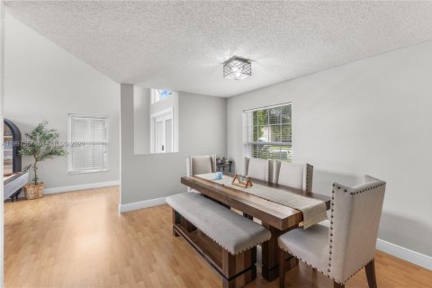 Villa ou maison à vendre à Pembroke Pines, Floride: 4 chambres, 205.87 m2 № 2066187 - photo 12