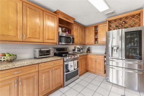 Villa ou maison à vendre à Pembroke Pines, Floride: 4 chambres, 205.87 m2 № 2066187 - photo 19