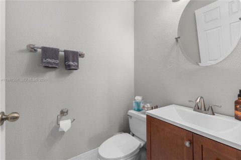 Villa ou maison à vendre à Pembroke Pines, Floride: 4 chambres, 205.87 m2 № 2066187 - photo 21