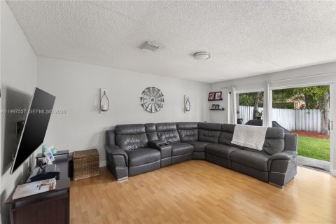 Villa ou maison à vendre à Pembroke Pines, Floride: 4 chambres, 205.87 m2 № 2066187 - photo 13