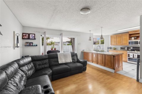 Villa ou maison à vendre à Pembroke Pines, Floride: 4 chambres, 205.87 m2 № 2066187 - photo 14