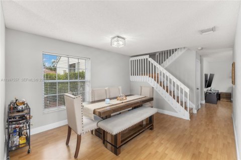 Villa ou maison à vendre à Pembroke Pines, Floride: 4 chambres, 205.87 m2 № 2066187 - photo 11