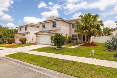 Villa ou maison à vendre à Pembroke Pines, Floride: 4 chambres, 205.87 m2 № 2066187 - photo 2