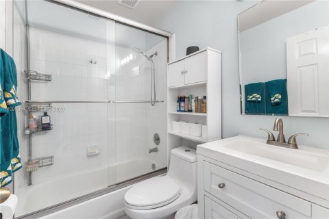 Villa ou maison à vendre à Pembroke Pines, Floride: 4 chambres, 205.87 m2 № 2066187 - photo 29