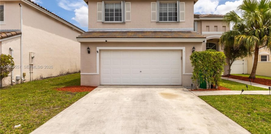 Villa ou maison à Pembroke Pines, Floride 4 chambres, 205.87 m2 № 2066187