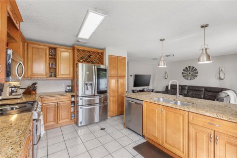 Villa ou maison à vendre à Pembroke Pines, Floride: 4 chambres, 205.87 m2 № 2066187 - photo 18