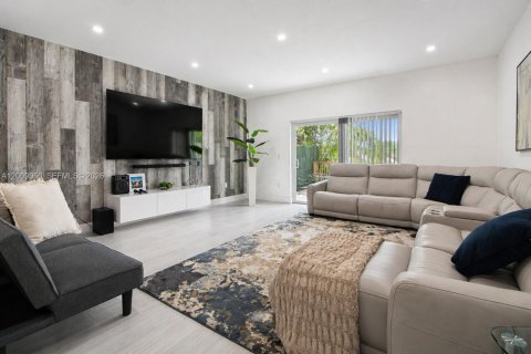 Townhouse in Sunrise, Florida 3 bedrooms, 171.68 sq.m. № 2076614 - photo 5