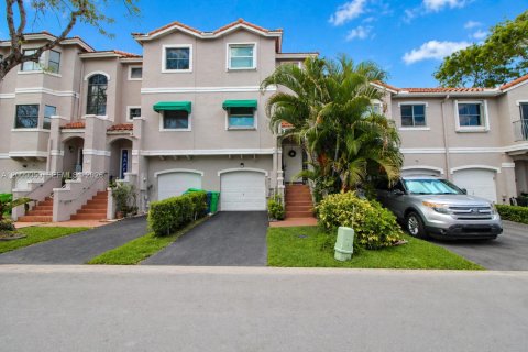 Townhouse in Sunrise, Florida 3 bedrooms, 171.68 sq.m. № 2076614 - photo 2