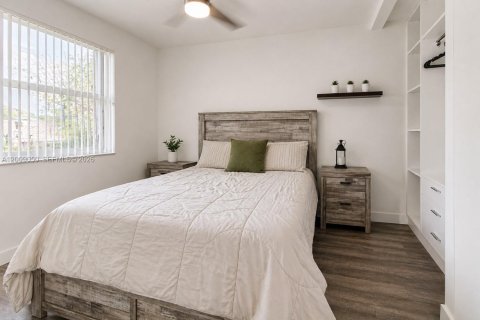 Townhouse in Sunrise, Florida 3 bedrooms, 171.68 sq.m. № 2076614 - photo 19