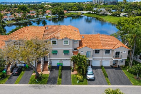 Townhouse in Sunrise, Florida 3 bedrooms, 171.68 sq.m. № 2076614