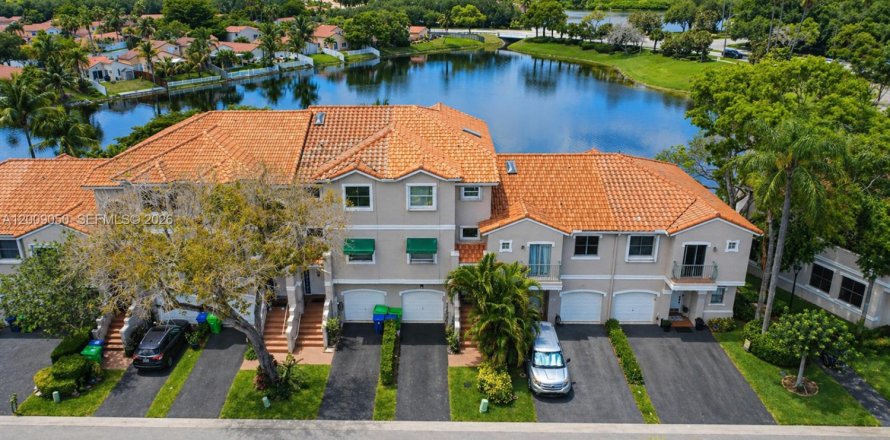 Townhouse in Sunrise, Florida 3 bedrooms, 171.68 sq.m. № 2076614