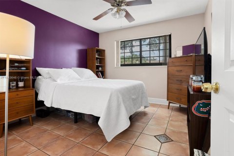 House in Miami, Florida 4 bedrooms, 220.92 sq.m. № 1845447 - photo 27