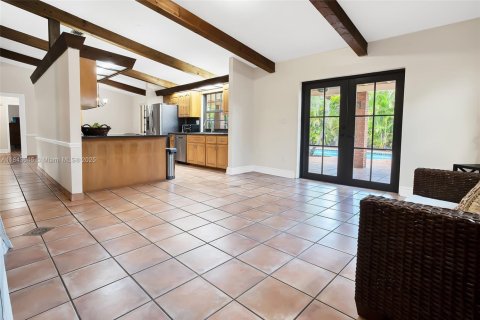 House in Miami, Florida 4 bedrooms, 220.92 sq.m. № 1845447 - photo 17