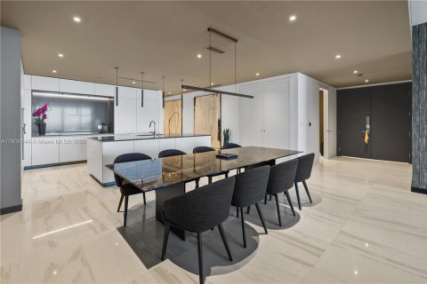 Купить кондоминиум в Майами, Флорида 4 спальни, 328.5м2, № 2035150 - фото 27