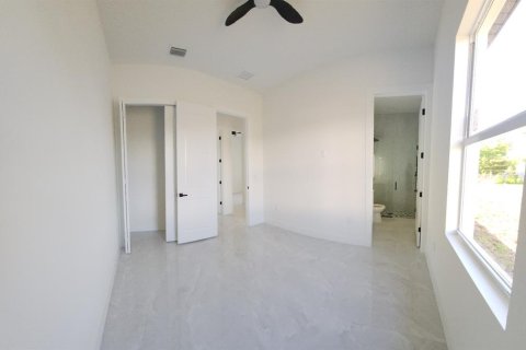 House in Lehigh Acres, Florida 3 bedrooms, 98.2 sq.m. № 1651662 - photo 7