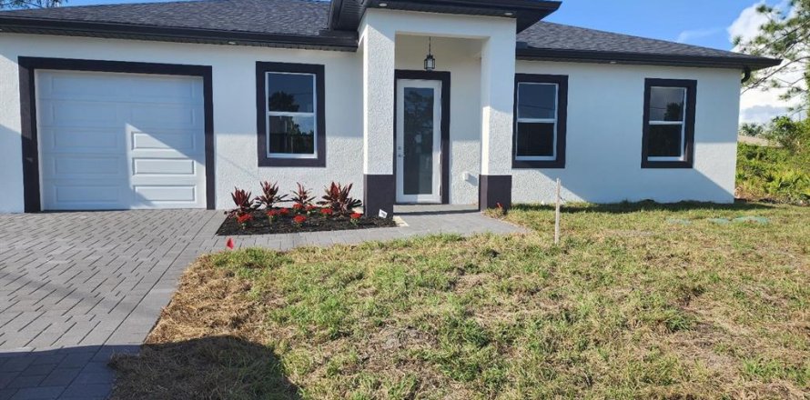 House in Lehigh Acres, Florida 3 bedrooms, 98.2 sq.m. № 1651662
