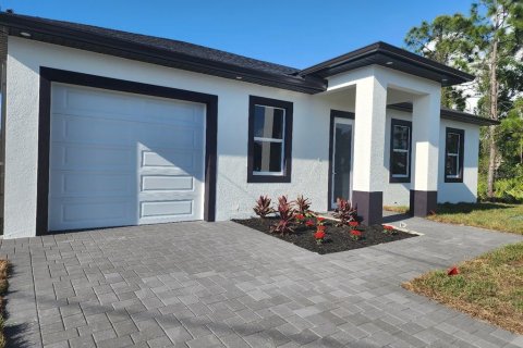 House in Lehigh Acres, Florida 3 bedrooms, 98.2 sq.m. № 1651662 - photo 2