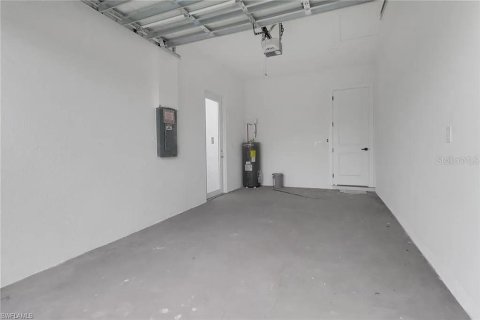 House in Lehigh Acres, Florida 3 bedrooms, 98.2 sq.m. № 1651662 - photo 13