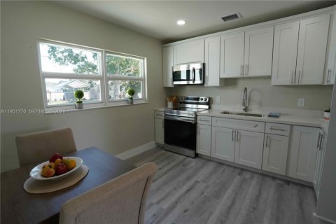 Casa en venta en Vero Beach, Florida, 3 dormitorios, 87.33 m2 № 2006276 - foto 11