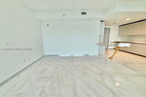 Condo in Sunny Isles Beach, Florida, 2 bedrooms  № 1996751 - photo 5