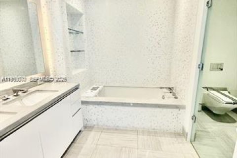 Condo in Sunny Isles Beach, Florida, 2 bedrooms  № 1996751 - photo 22