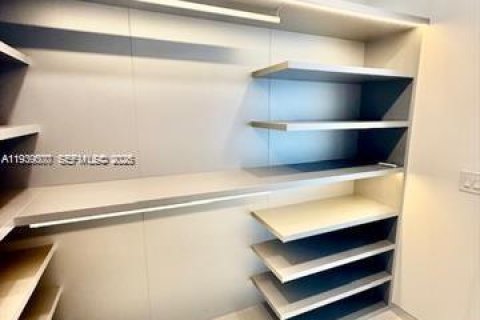 Condo in Sunny Isles Beach, Florida, 2 bedrooms  № 1996751 - photo 15