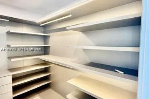 Condo in Sunny Isles Beach, Florida, 2 bedrooms  № 1996751 - photo 14