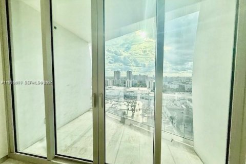 Condo in Sunny Isles Beach, Florida, 2 bedrooms  № 1996751 - photo 28