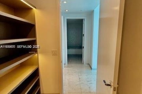 Condo in Sunny Isles Beach, Florida, 2 bedrooms  № 1996751 - photo 16