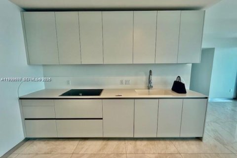 Condo in Sunny Isles Beach, Florida, 2 bedrooms  № 1996751 - photo 8