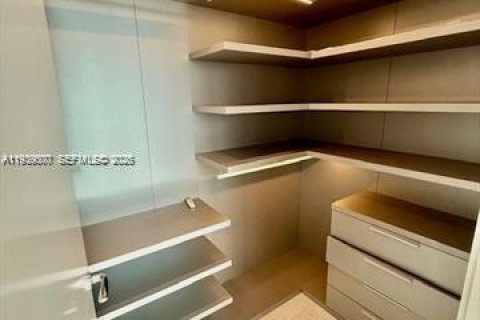 Condo in Sunny Isles Beach, Florida, 2 bedrooms  № 1996751 - photo 30