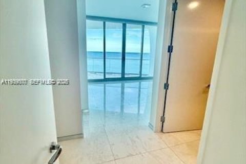 Condo in Sunny Isles Beach, Florida, 2 bedrooms  № 1996751 - photo 12