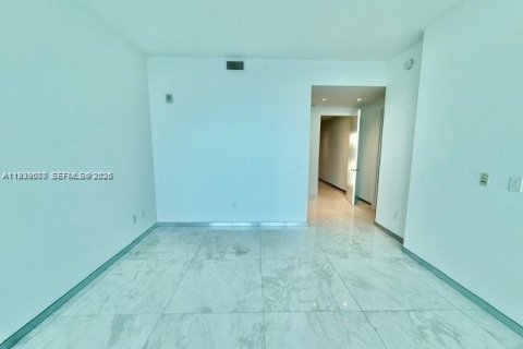 Condo in Sunny Isles Beach, Florida, 2 bedrooms  № 1996751 - photo 19