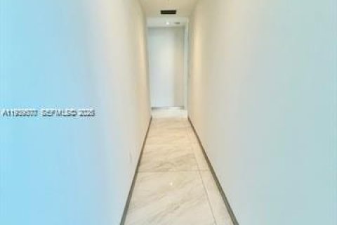 Condo in Sunny Isles Beach, Florida, 2 bedrooms  № 1996751 - photo 11