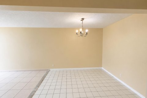 Copropriété à louer à Coral Springs, Floride: 3 chambres, 102.19 m2 № 2274344 - photo 6