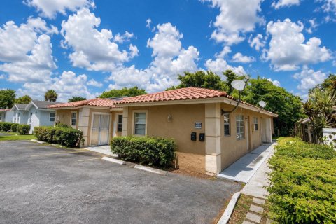 Copropriété à louer à Coral Springs, Floride: 3 chambres, 102.19 m2 № 2274344 - photo 2
