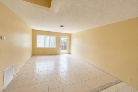 Copropriété à louer à Coral Springs, Floride: 3 chambres, 102.19 m2 № 2274344 - photo 5