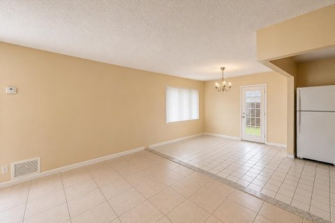Copropriété à louer à Coral Springs, Floride: 3 chambres, 102.19 m2 № 2274344 - photo 4