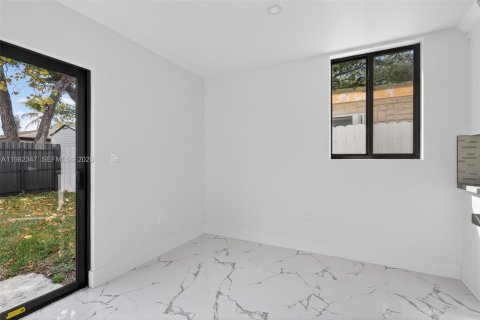 Touwnhouse à vendre à Miami, Floride: 2 chambres, 107.77 m2 № 2049670 - photo 24