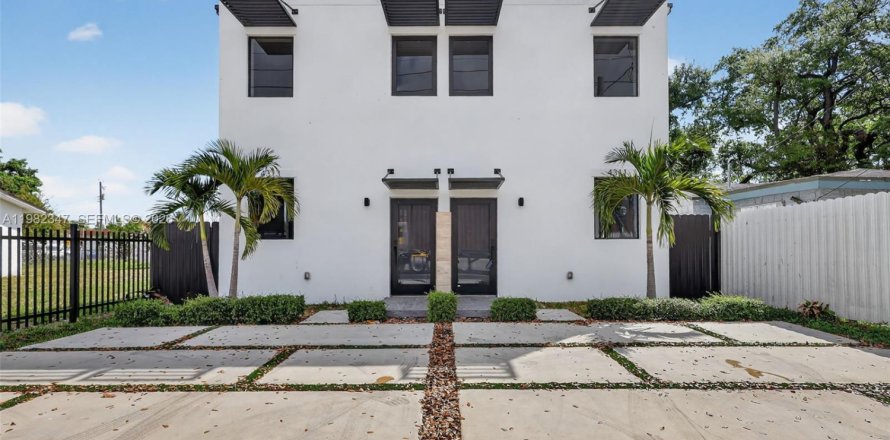 Touwnhouse à Miami, Floride 2 chambres, 107.77 m2 № 2049670